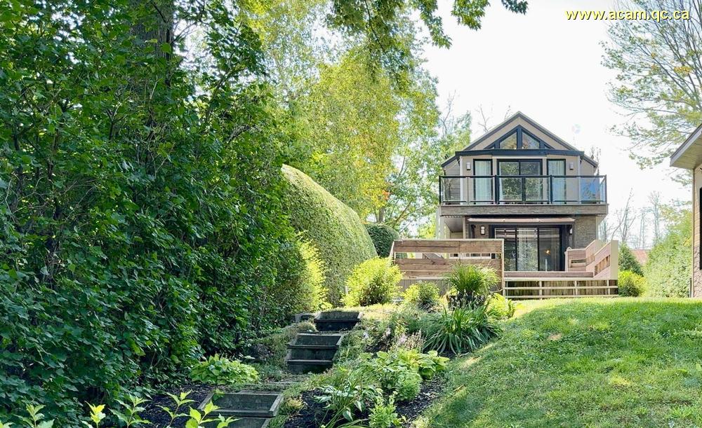 Propriete-unique-au-bord-de-la Maison-Chalet